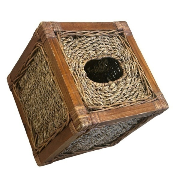 VINTAGE WICKER WOOD AND NATURAL FIBER TWINE TISSUE BOX - Picture 1 of 4